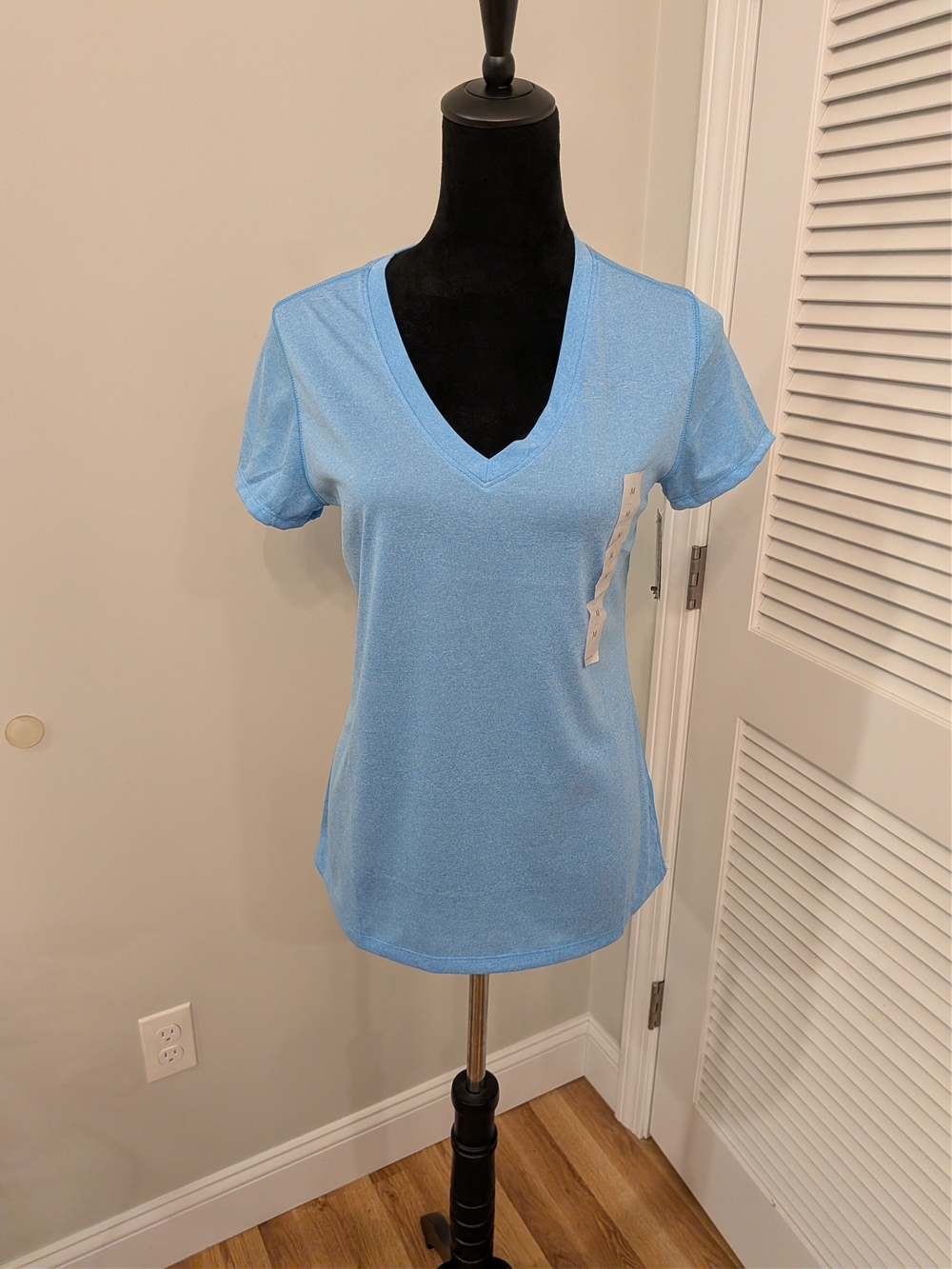 Champion Women's Light Blue V-Neck Short Sleeve Tee Size M New